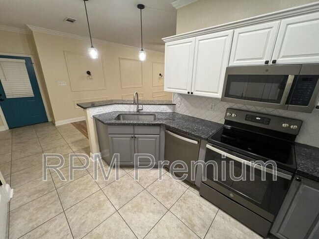 Foto del edificio - 8429 Florida Blvd