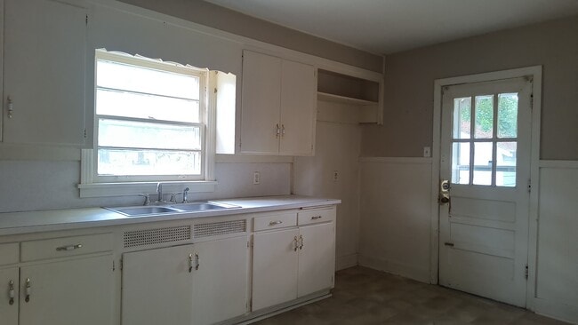 Building Photo - 1605 W 31st Ave