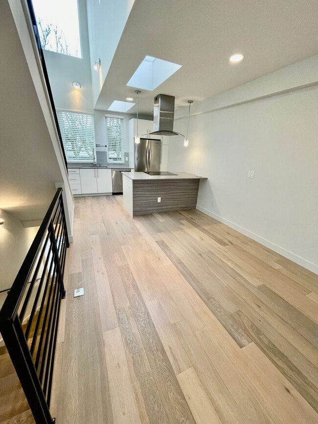 Foto del edificio - Exceptional Fremont Townhome - Amazing Loc...