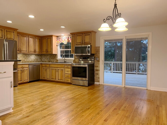 Kitchen - 101 Olcott Dr