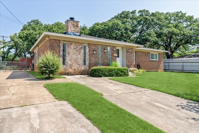 Building Photo - 2513 Rodeo St