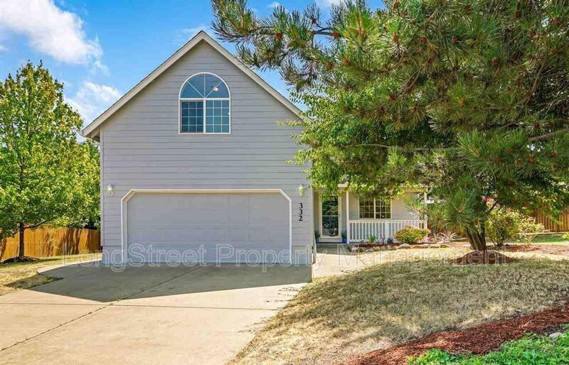 Primary Photo - 332 NE Carmen Pl