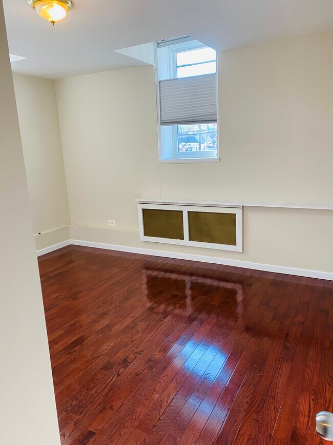 Foto del edificio - 8385 116th St