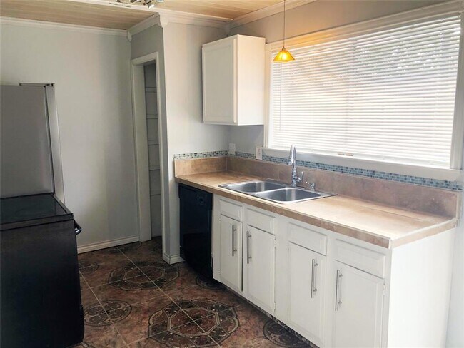 Foto del edificio - 23115 Ludgate Dr