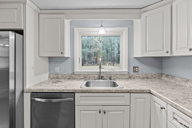 Building Photo - 323 Flagg St