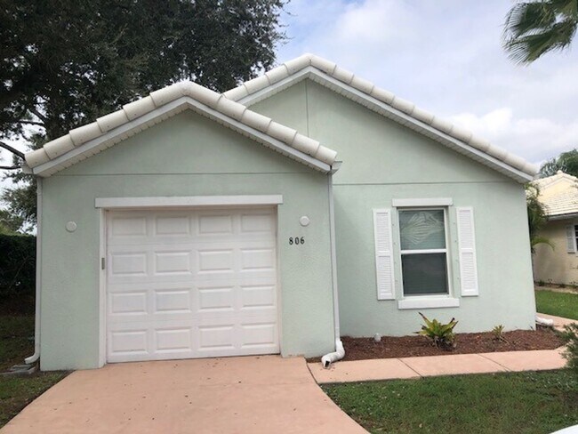Building Photo - CUTE 3/2 IN NE PALM BAY
