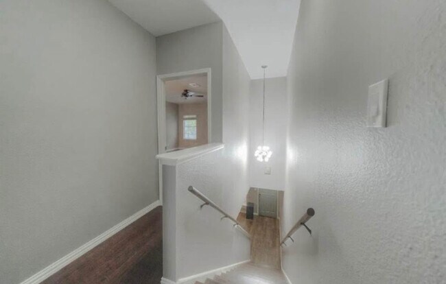 Foto del edificio - 17583 Red Oak Dr