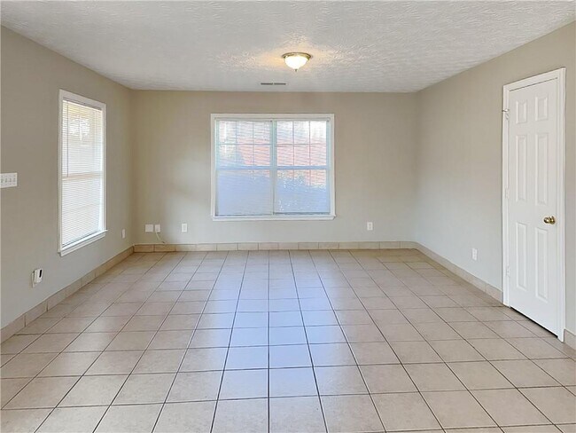 Foto del edificio - 6980 Satterlee Woods Ln