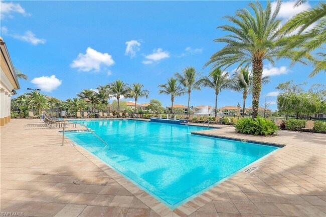 Foto del edificio - ** PALOMA BEAUTIFUL BONITA SPRINGS BEAUTY READY **  Short Term Rental Available:  Beautifully Fur...