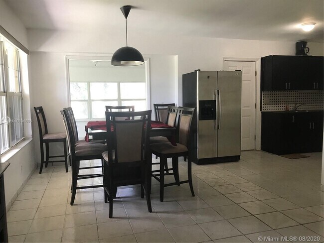 Foto del edificio - 1701 NE 173rd St