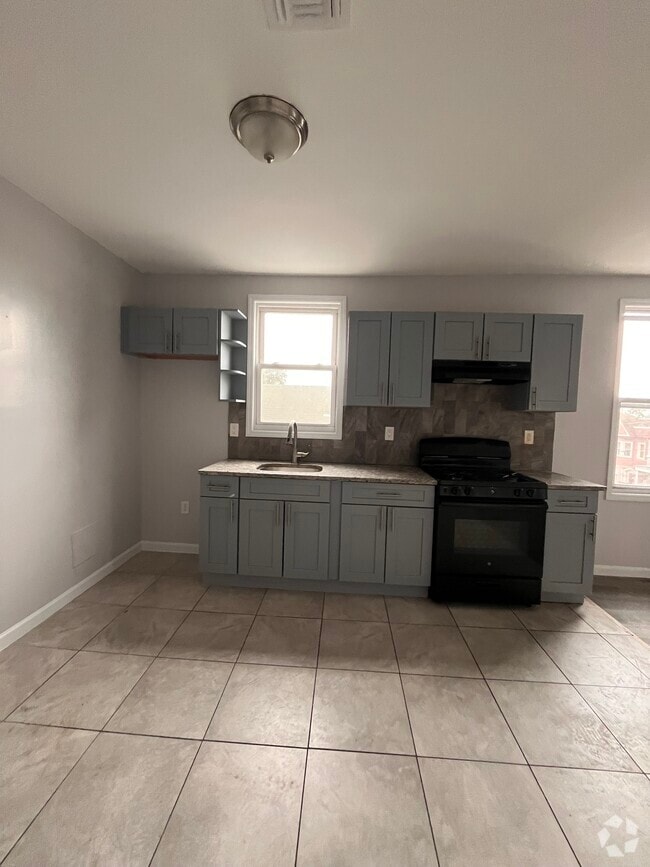 Building Photo - 89 Pearsall Ave