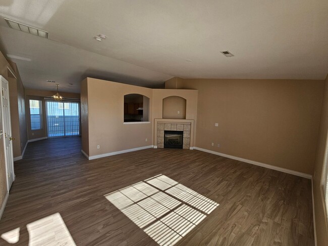 Building Photo - 3 Bed 2 bath Condo In 80916!!