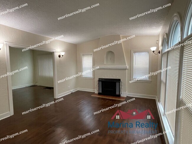 Foto del edificio - This Lovely home has 3 bedrooms,1.5 bath. ...