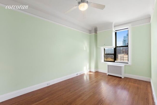 Building Photo - 215 W 98th St