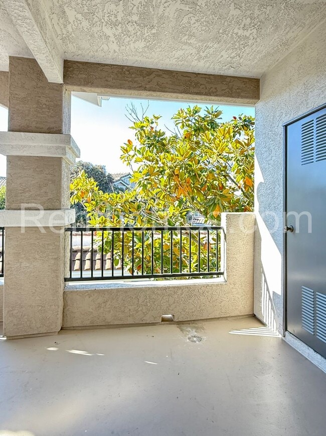 Foto del edificio - Sabre Springs, 10782 Sabre Hill Drive #271 - All appliances included! Within driving distance to 15!