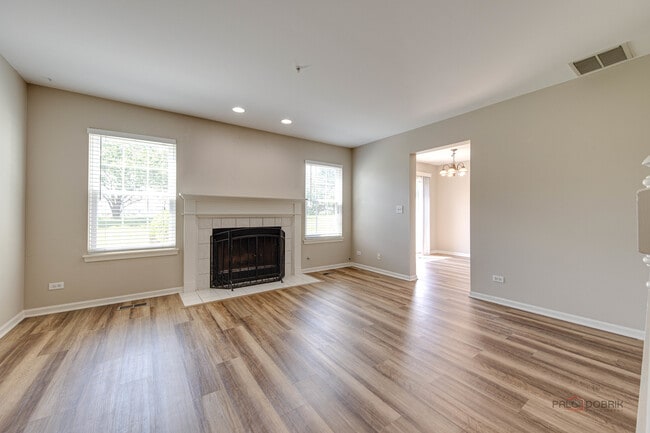 Building Photo - 2487 Dickens Dr
