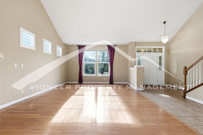 Foto del edificio - Spacious Home with Central AC and Gas Fireplace