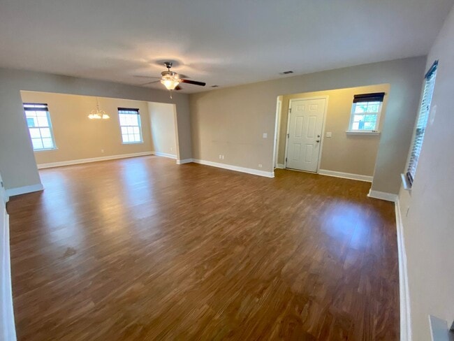 Foto del edificio - Savannah Convenience