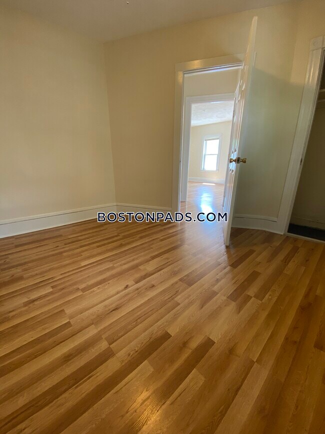 Foto del edificio - 28 Garfield Ave