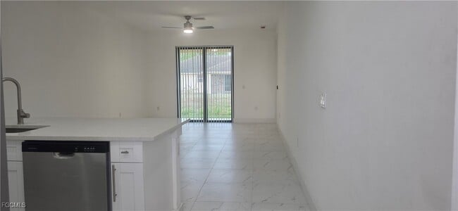 Building Photo - 927 Chenault St