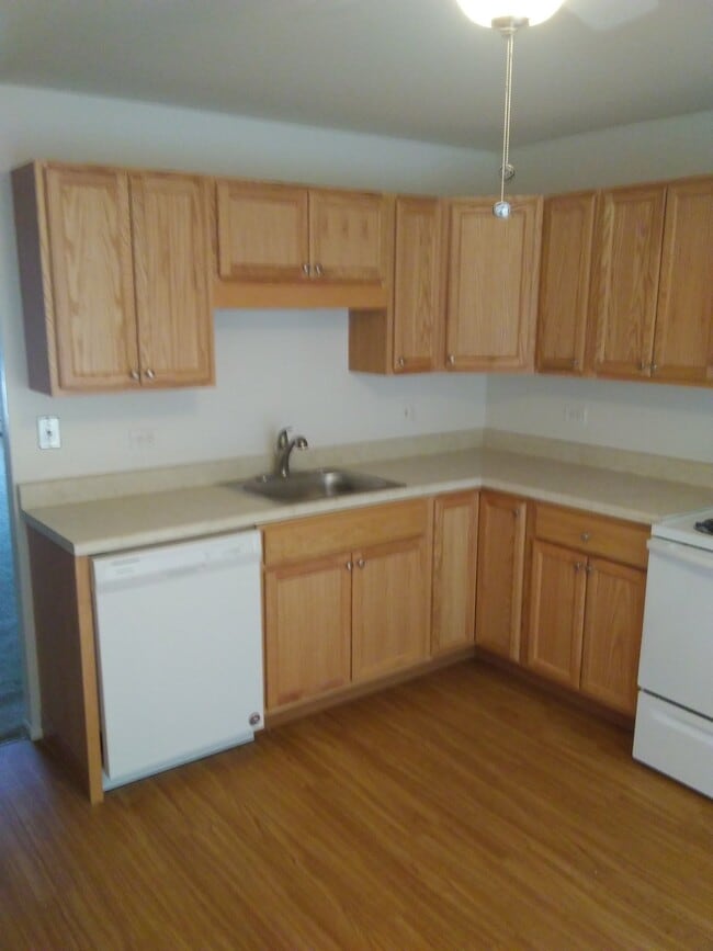 Building Photo - 538 Creekwood Ct