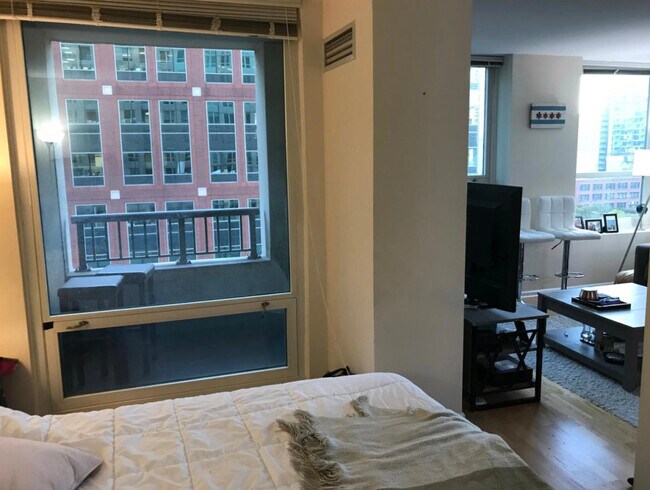 Foto del edificio - 345 N Lasalle Dr