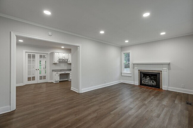 Building Photo - 3 Bedroom 3 Bath in Red Bank