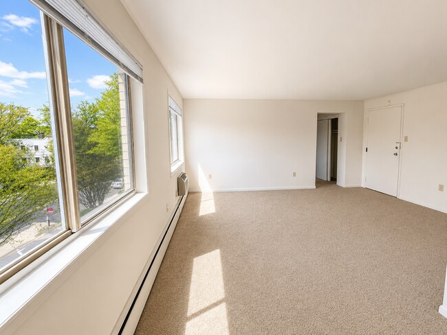 Interior Photo - Foxhall Terrace