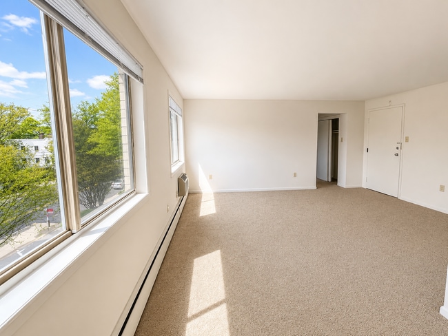 Interior Photo - Foxhall Terrace