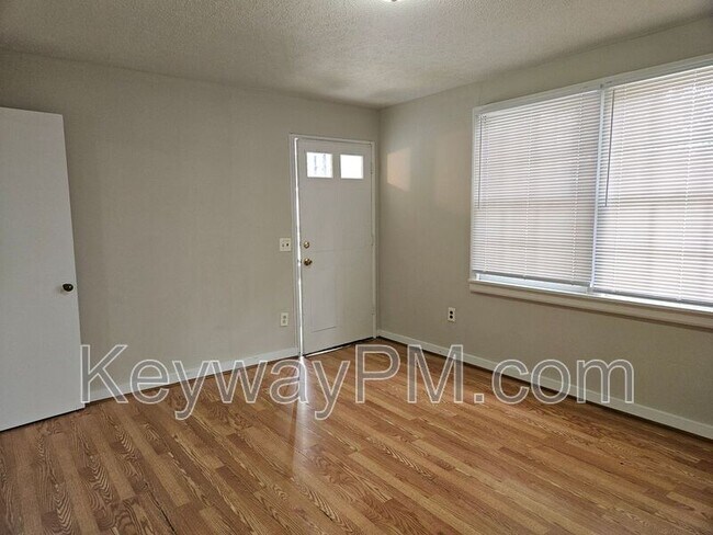 Foto del edificio - 1228 Reid Rd