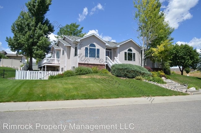 Building Photo - 305 Camel Pl