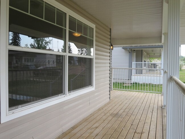 Building Photo - 5015-5053 53 St