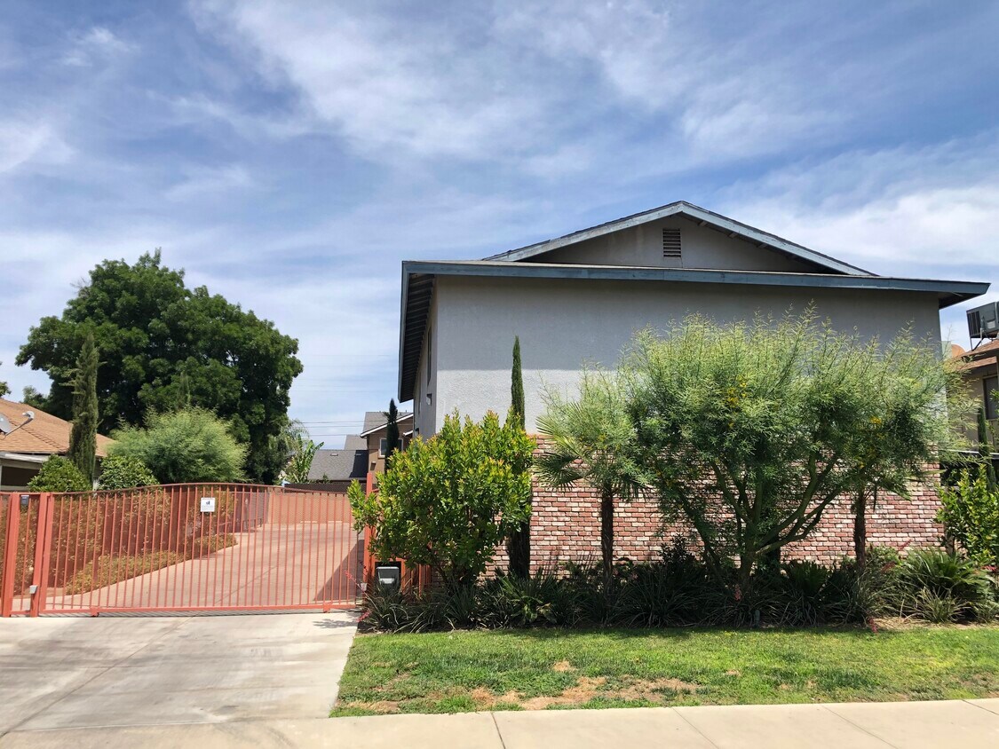 300 N Conley St Unit 5, Porterville, CA 93257 Apartments in