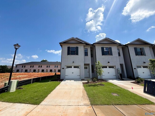 Building Photo - 18 Whispering Oak Dr SW