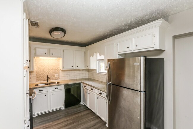 Foto del edificio - Comfortable 4 Bedroom Home in Pearl, MS