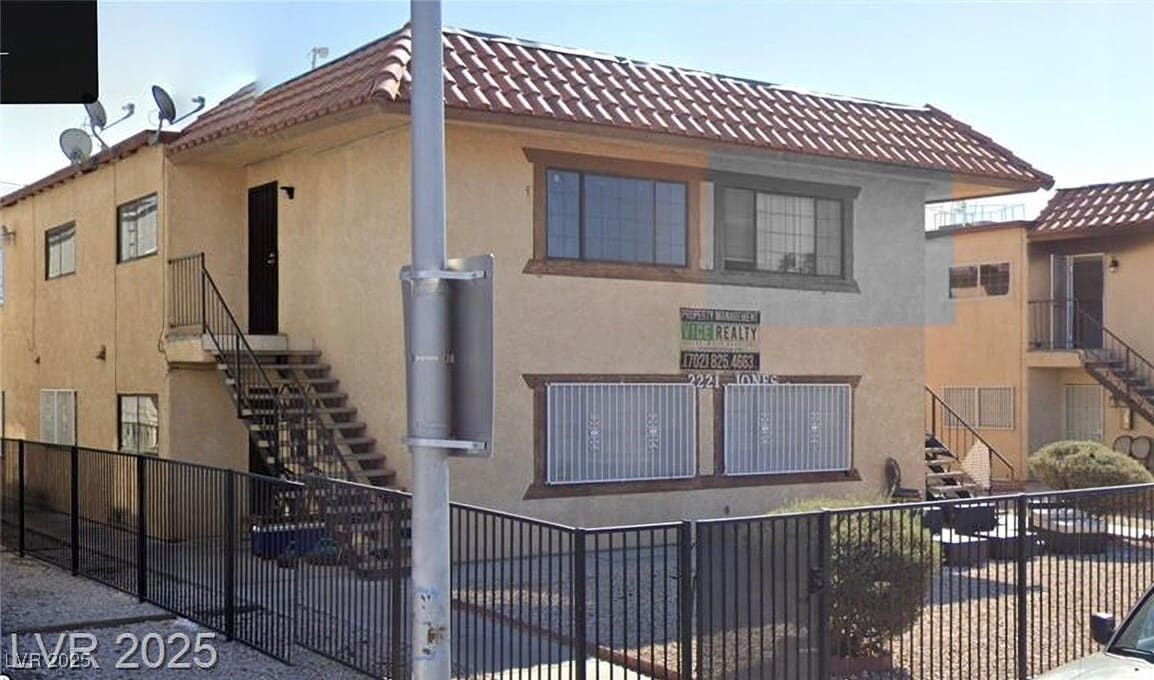 Primary Photo - 2221 N Jones Blvd