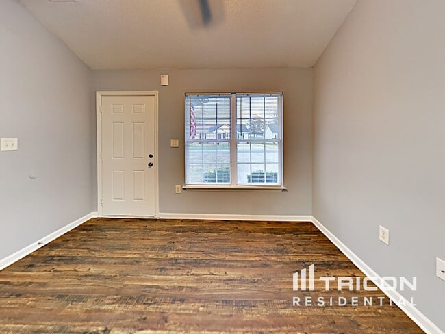 Foto del edificio - 6530 Lynmont Dr