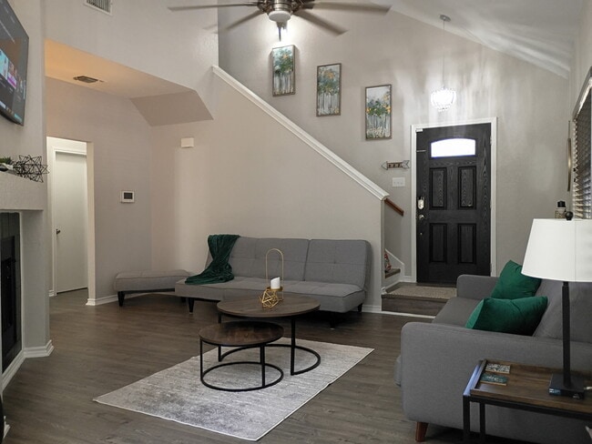 Building Photo - 2850 Village Pky