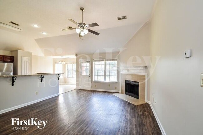 Foto del edificio - 4143 Ravenwood Dr N