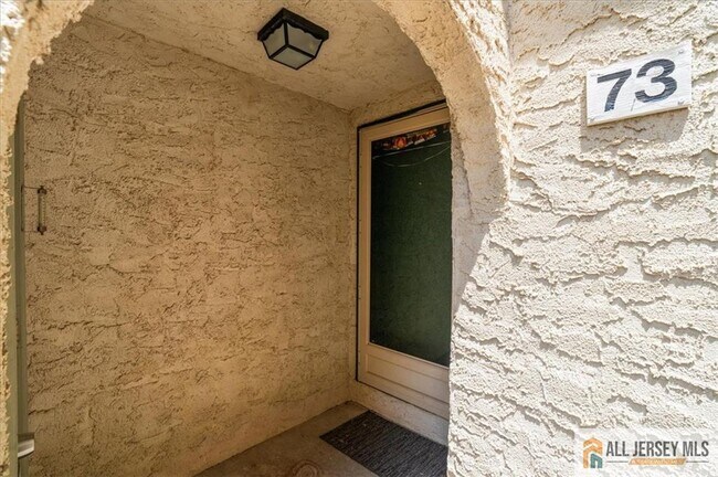 Foto del edificio - 73 Tennyson Dr