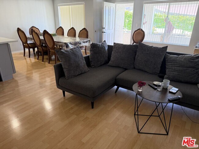 Foto del edificio - 10282 Tujunga Canyon Blvd