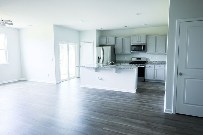 Foto del edificio - PRICE IMPROVEMENT! DEPOSIT FREE OPTIONS!  ...