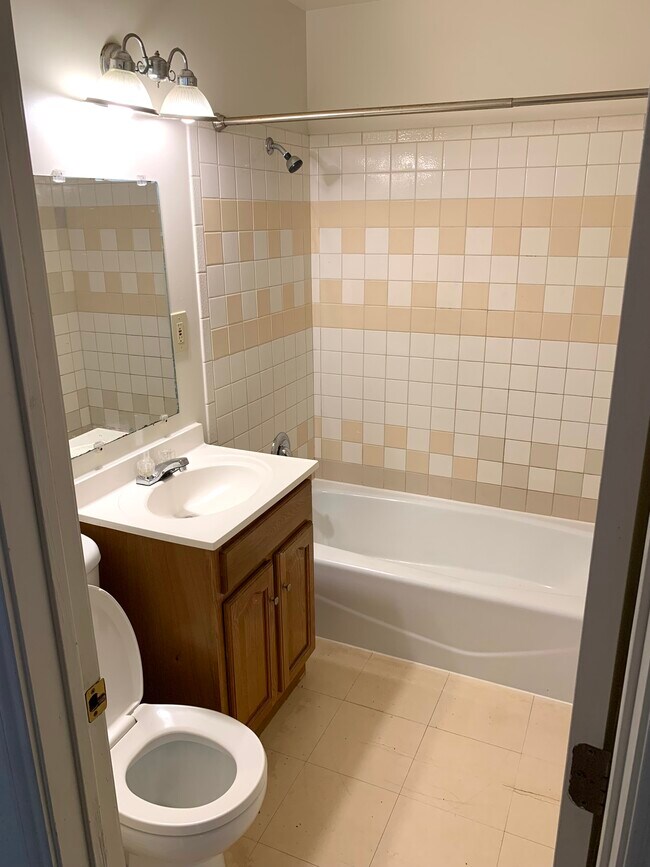 Bathroom #1 - 211 Avant Ave