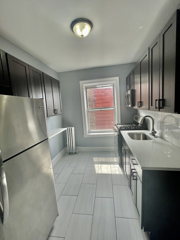 Building Photo - 729 Avenue A