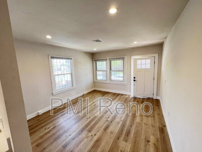 Foto del edificio - 611 E 2nd St