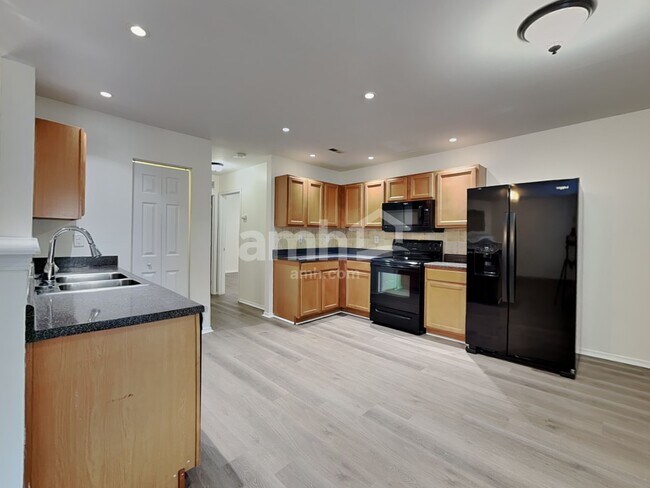 Foto del edificio - 4455 Westhill Pl