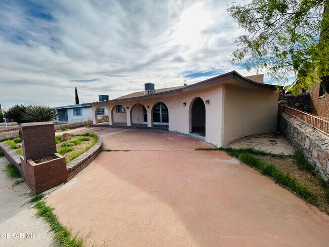 Foto del edificio - 805 Chile Pl