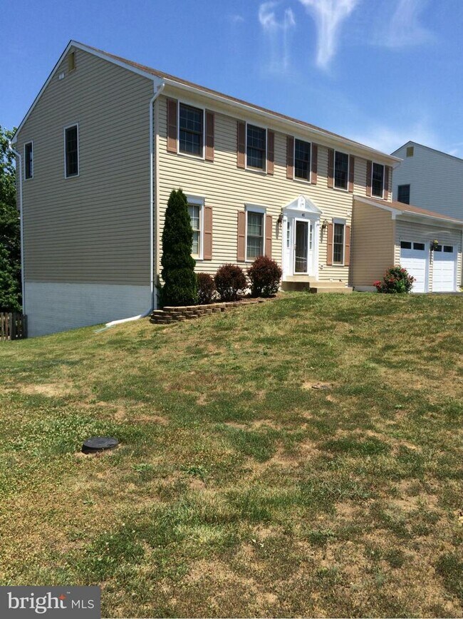 Building Photo - 45 Summerwood Dr