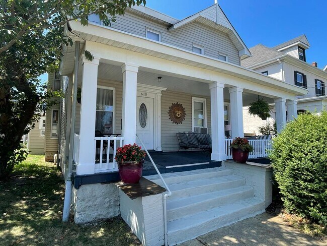 Foto del edificio - 610 1st Ave