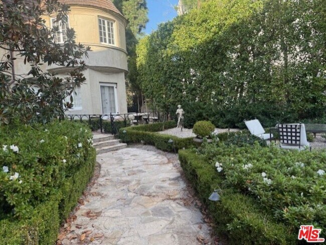 Foto del edificio - 10335 Wilshire Blvd